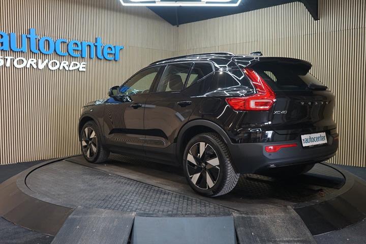 Sort Volvo XC40 fra 2024