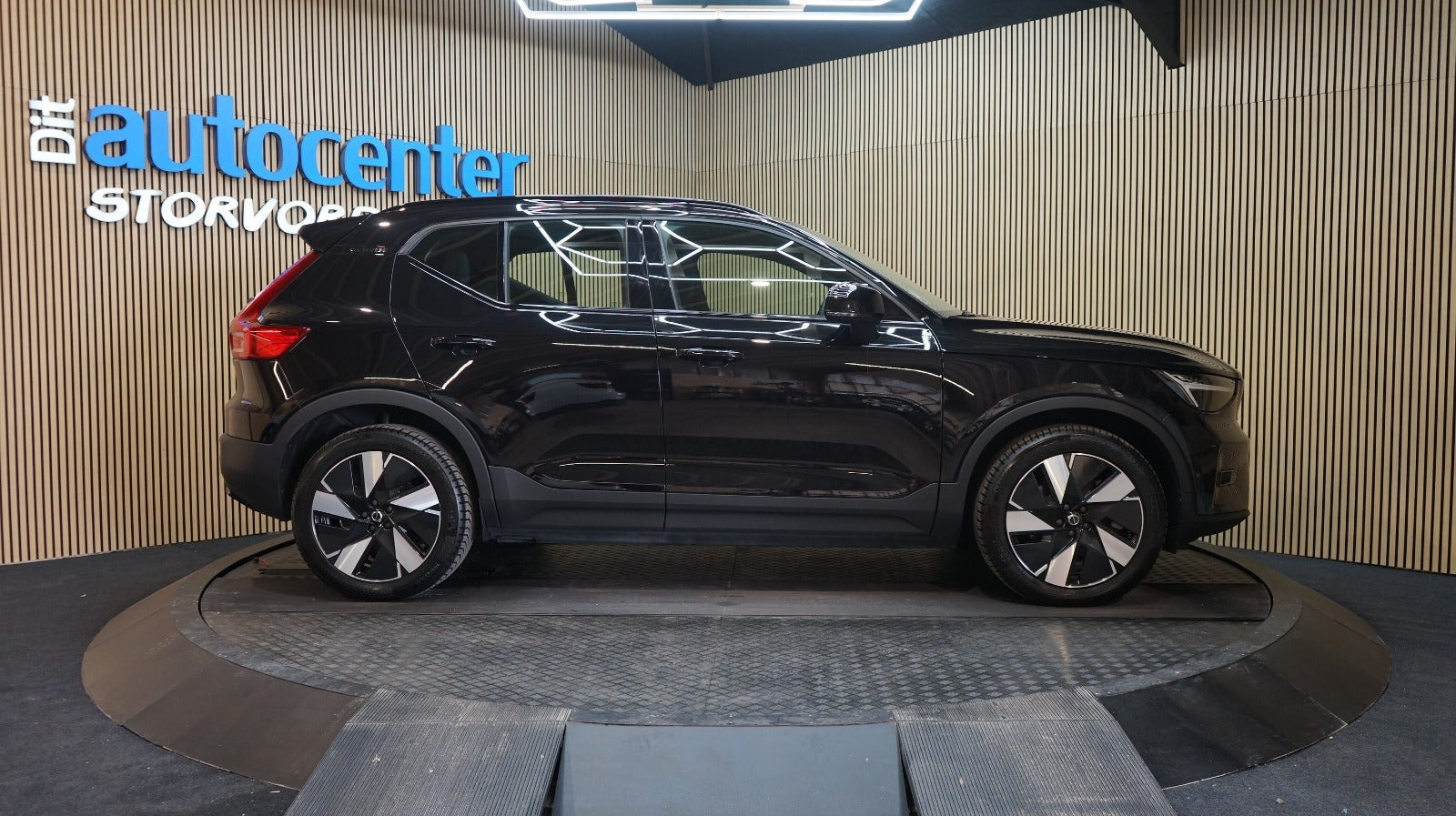 Sort Volvo XC40 fra 2024