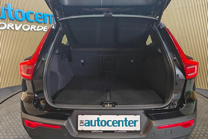 Sort Volvo XC40 fra 2024
