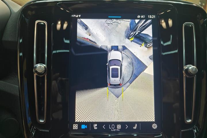 Sort Volvo XC40 fra 2024