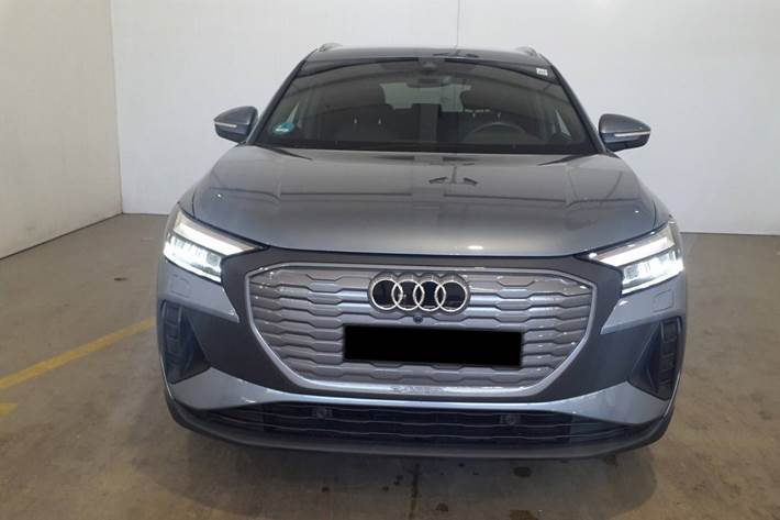 Grå Audi Q4 e-tron fra 2023