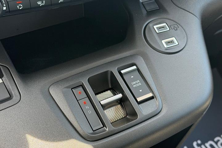 Sølv Citroën ë-Berlingo fra 2025