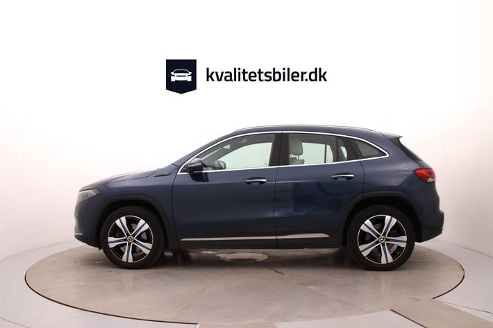 Blå Mercedes EQA 250 fra 2022