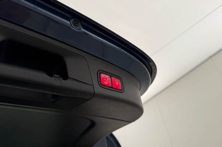 Blå Mercedes EQA 250 fra 2022