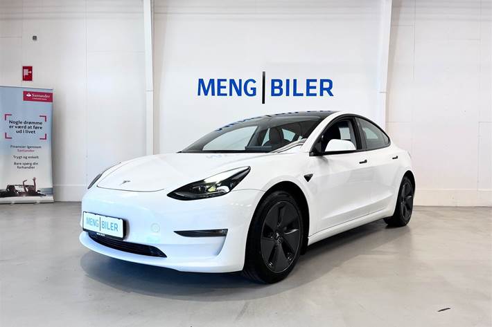 Hvid Tesla Model 3 fra 2021