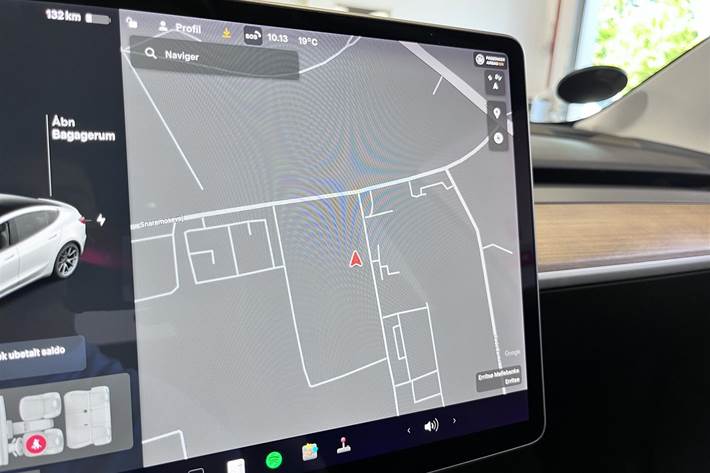 Hvid Tesla Model 3 fra 2021