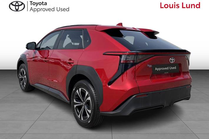 Rød Toyota BZ4X fra 2023