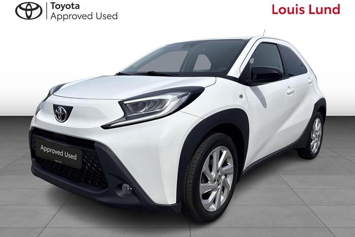 Hvid Toyota Aygo X fra 2023 set udefra