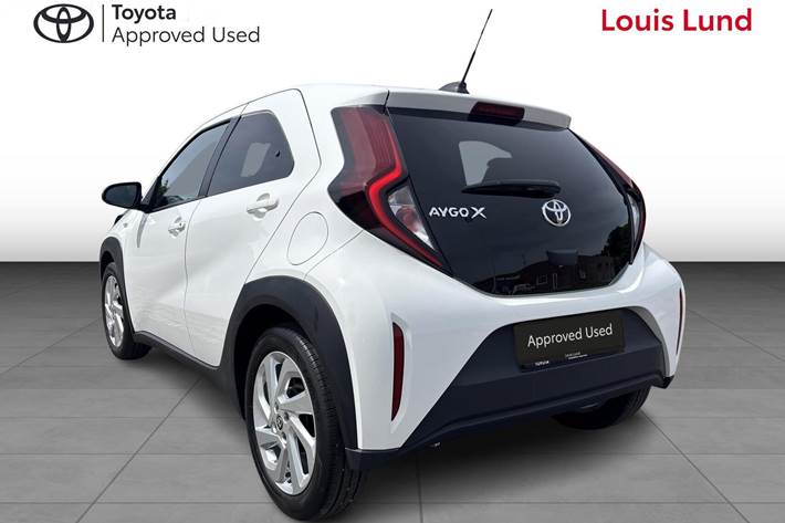 Hvid Toyota Aygo X fra 2023