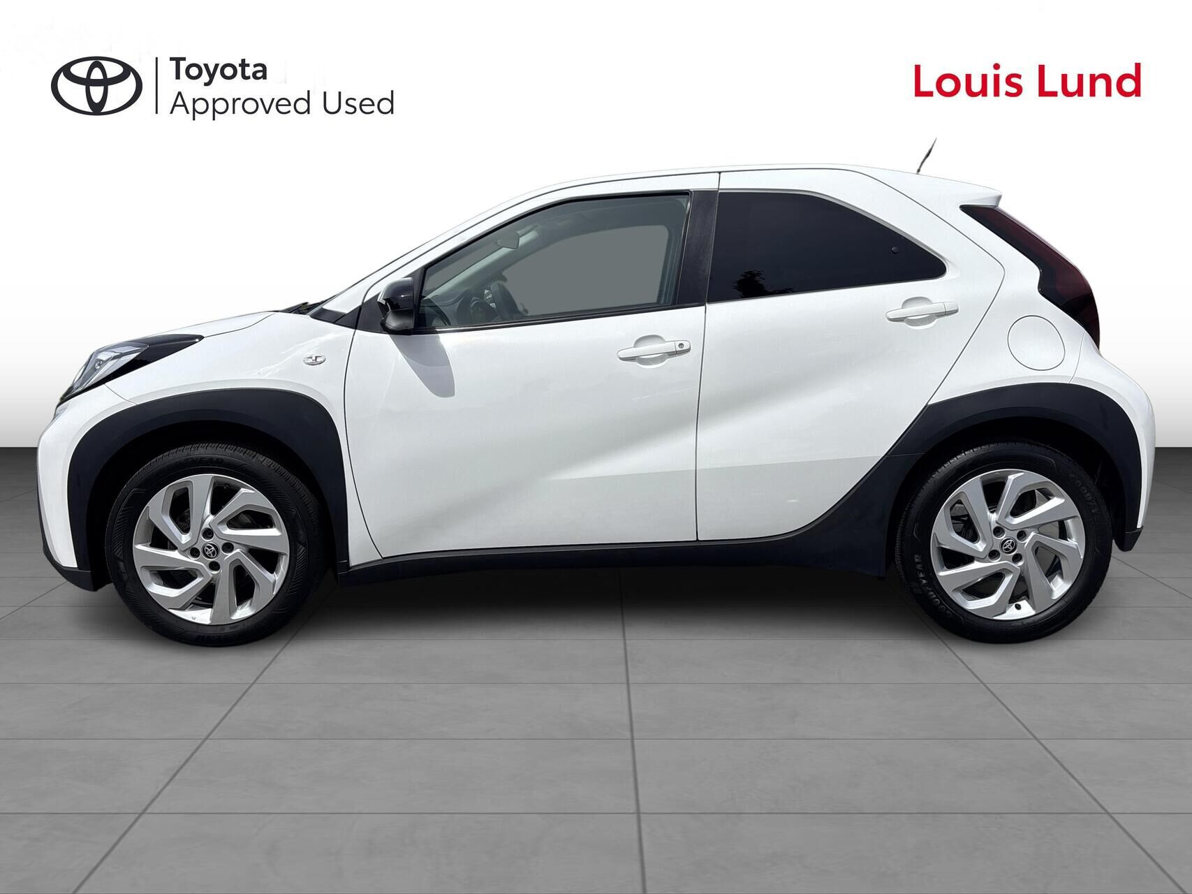 Hvid Toyota Aygo X fra 2023