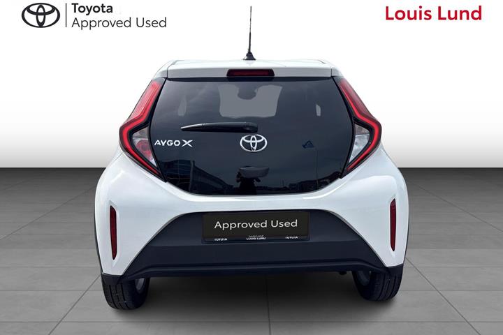 Hvid Toyota Aygo X fra 2023