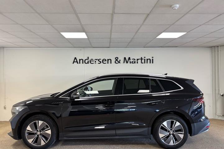 Sort Skoda Enyaq fra 2023