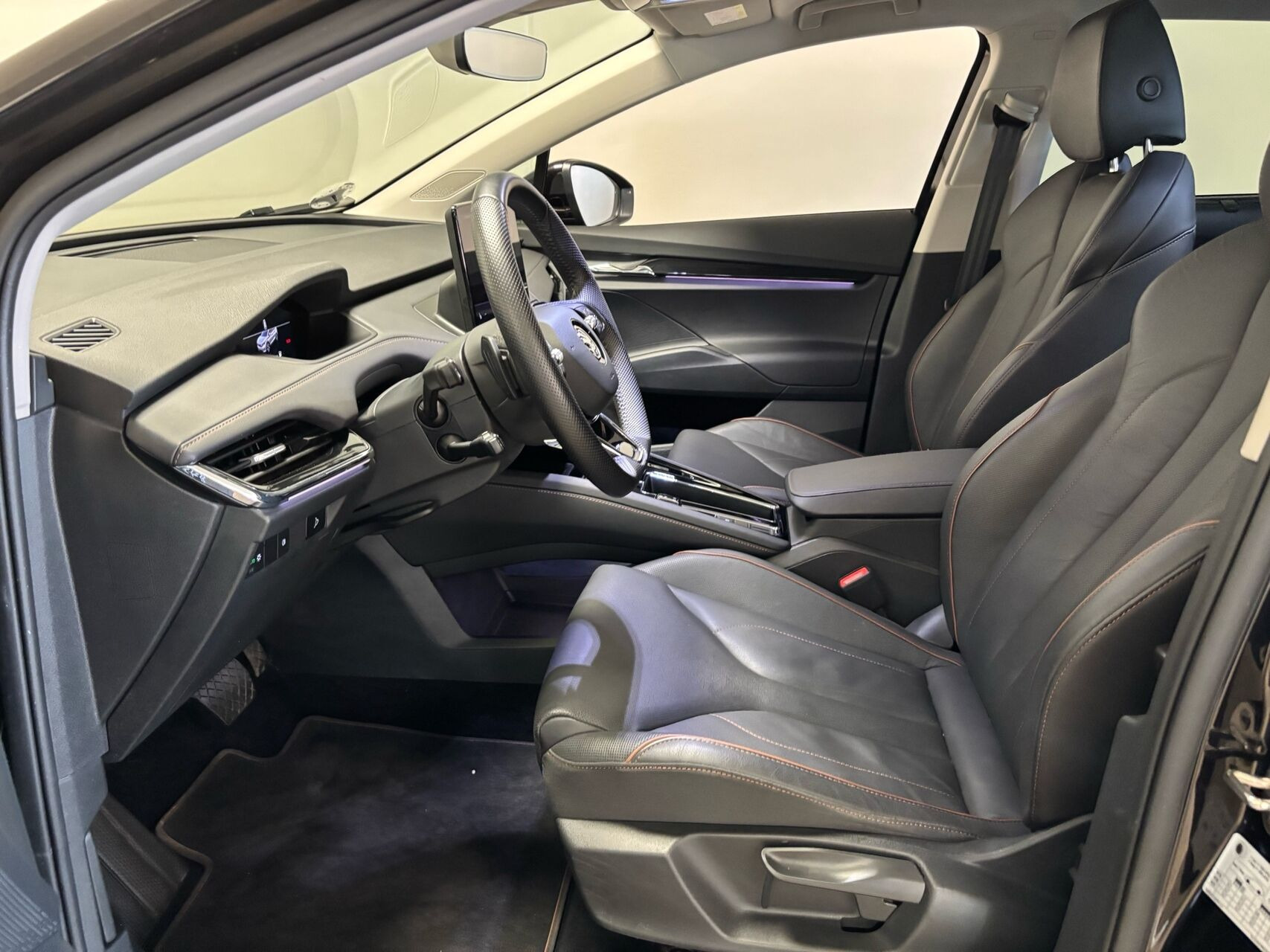 Sort Skoda Enyaq fra 2023
