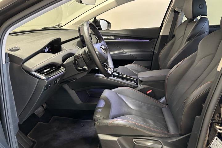 Sort Skoda Enyaq fra 2023