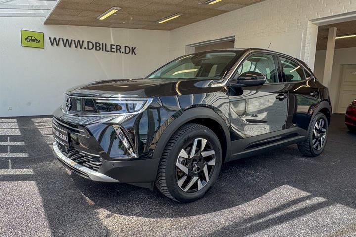 Sort Opel Mokka-e fra 2022 set udefra