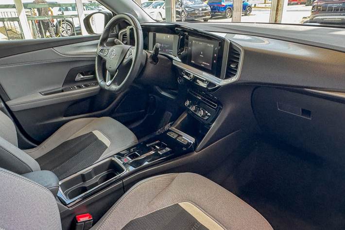 Sort Opel Mokka-e fra 2022