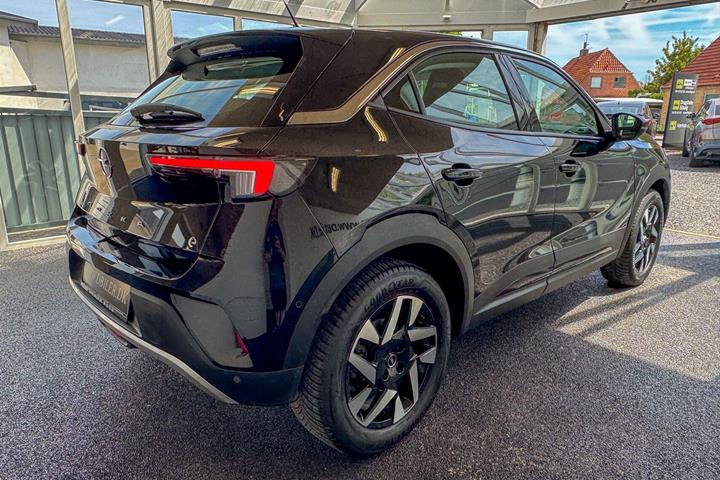 Sort Opel Mokka-e fra 2022