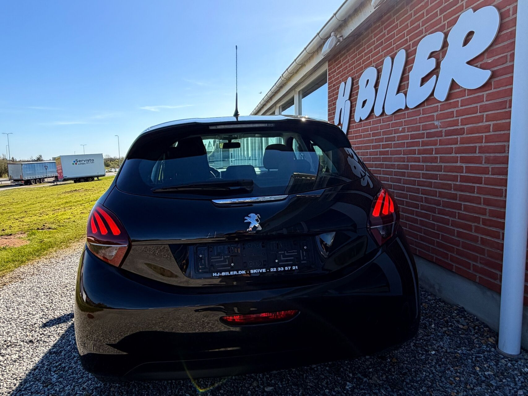 Sort Peugeot 208 fra 2015