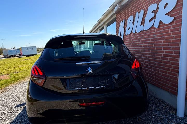 Sort Peugeot 208 fra 2015