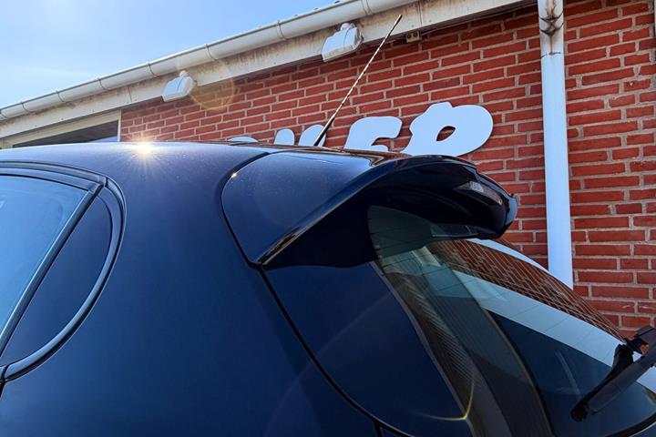 Sort Peugeot 208 fra 2015