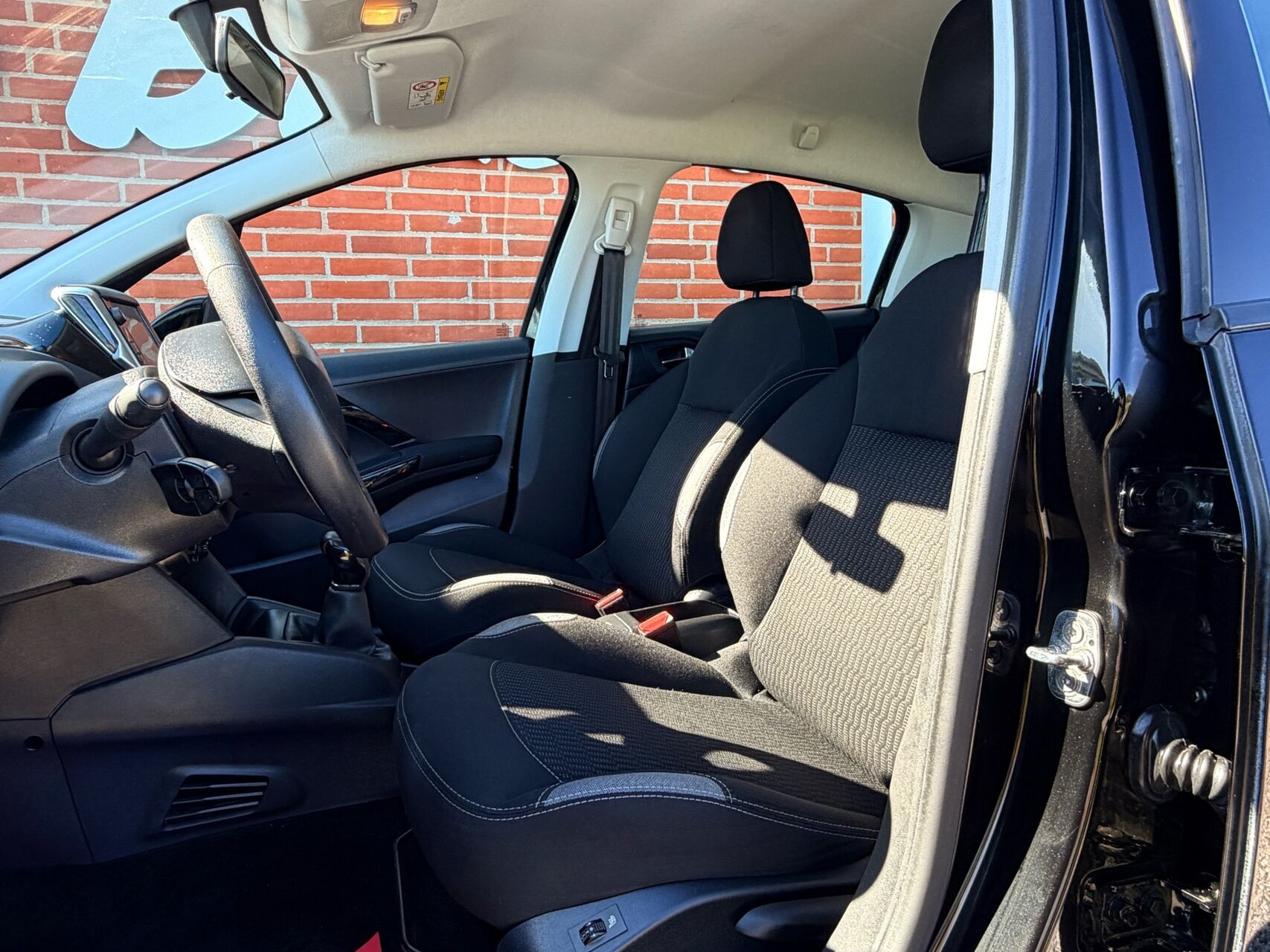 Sort Peugeot 208 fra 2015