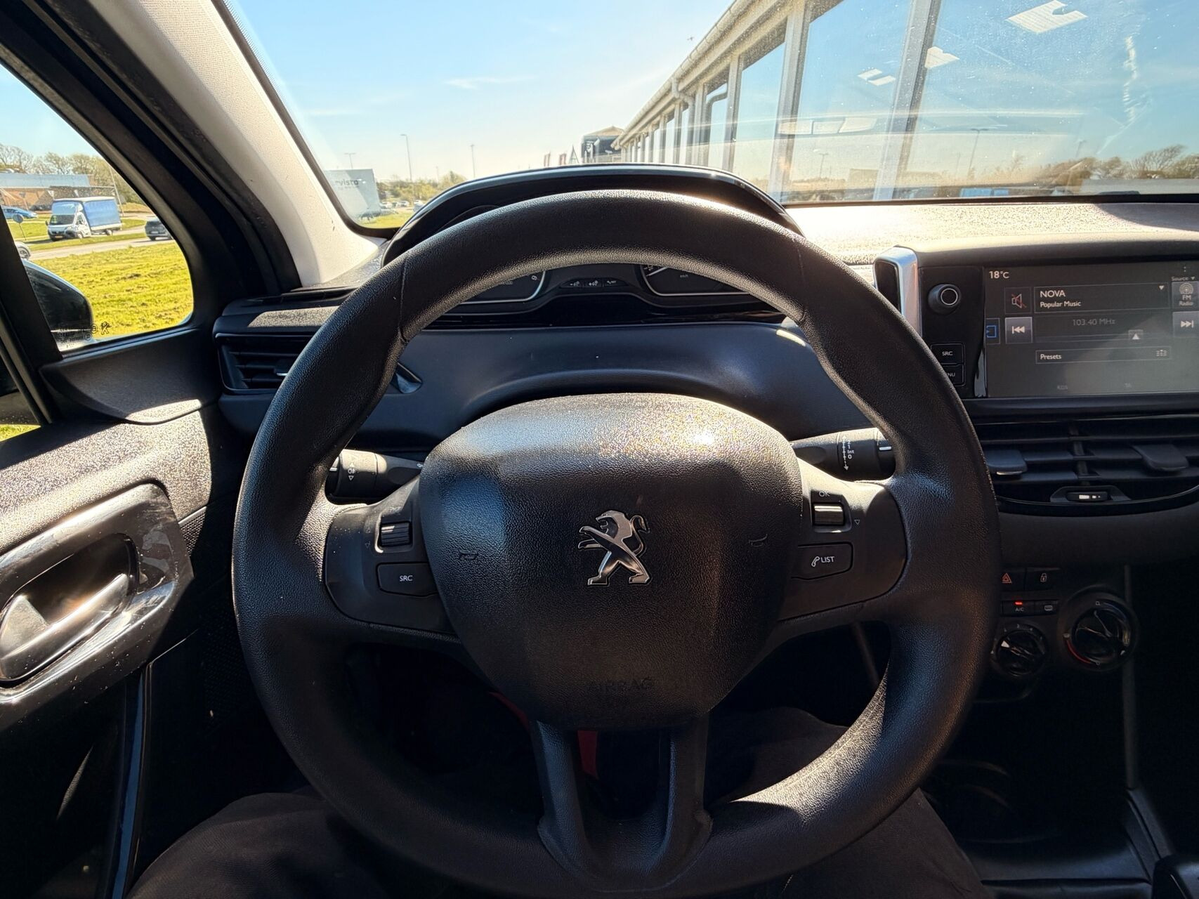 Sort Peugeot 208 fra 2015