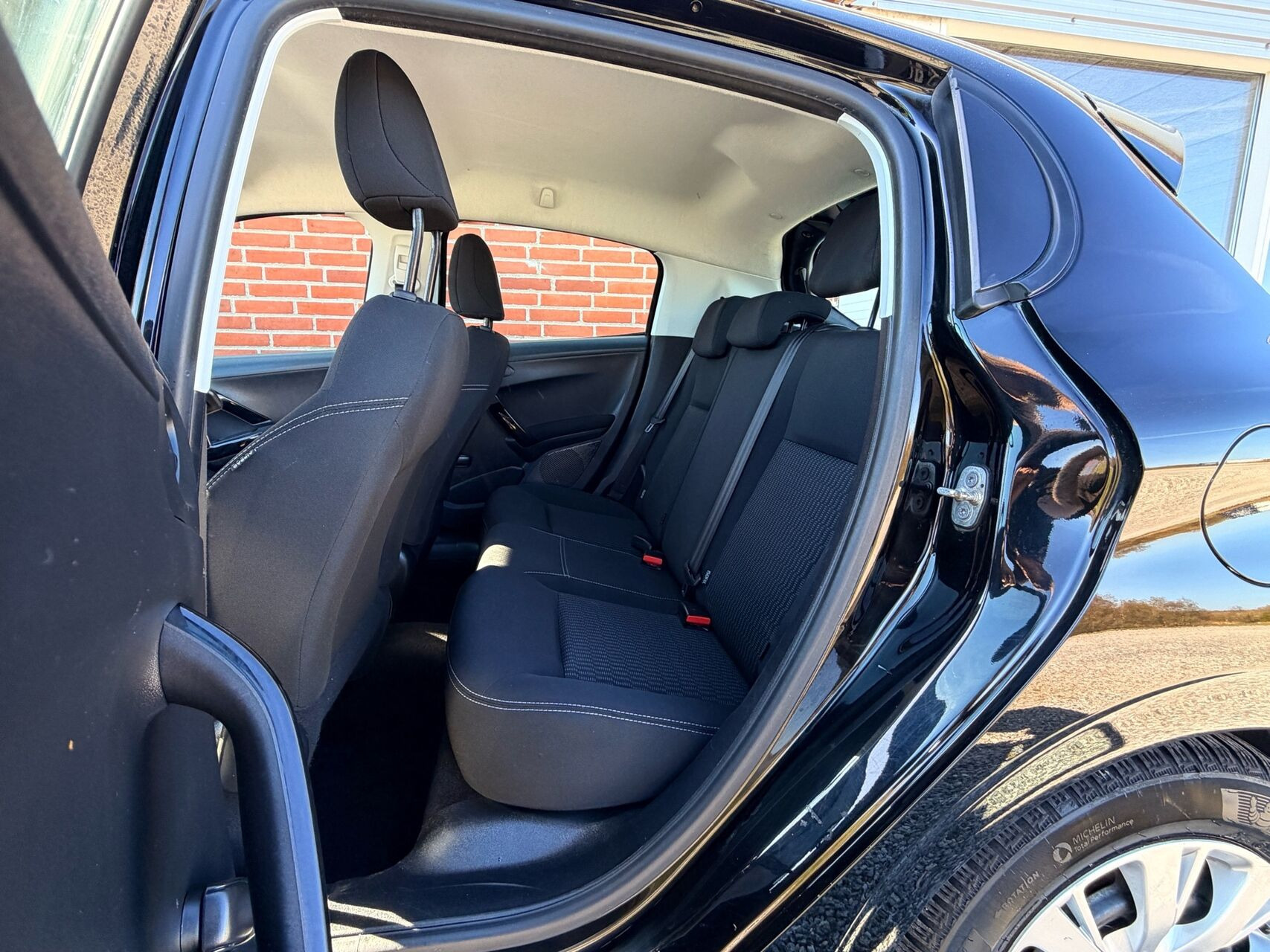 Sort Peugeot 208 fra 2015