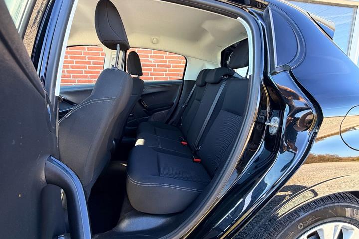 Sort Peugeot 208 fra 2015