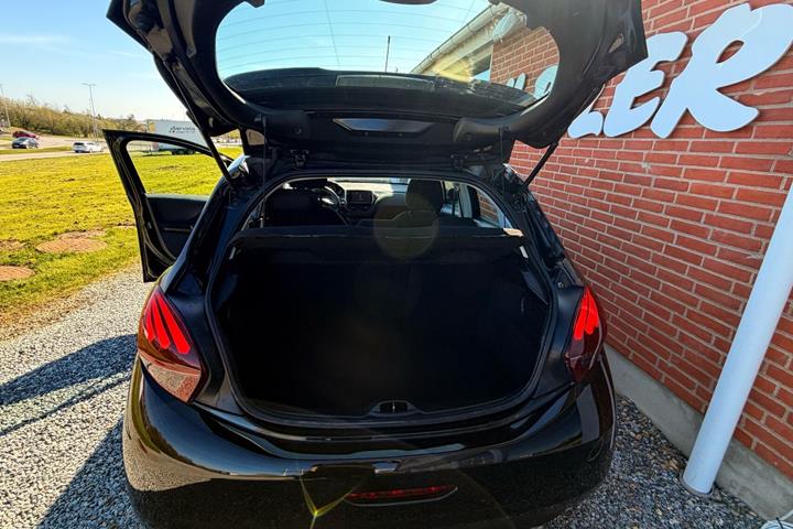 Sort Peugeot 208 fra 2015
