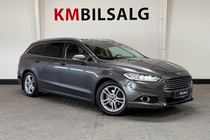 Grå Ford Mondeo fra 2018