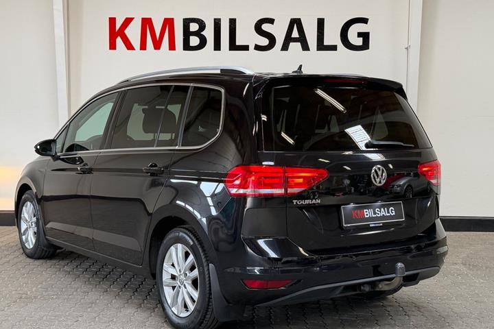 Sort VW Touran fra 2019