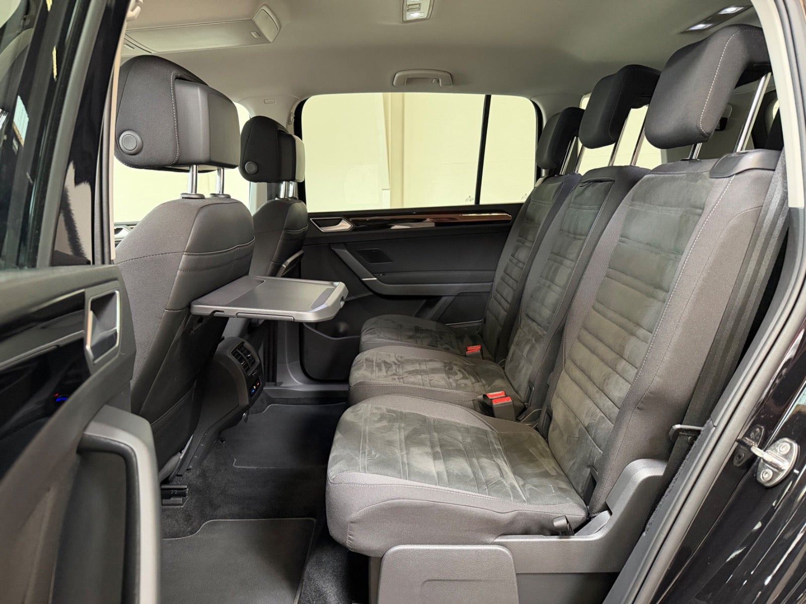 Sort VW Touran fra 2019
