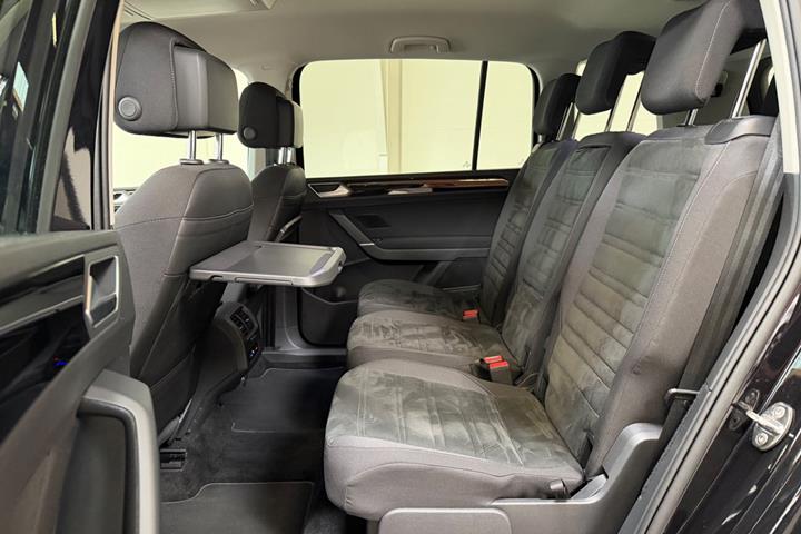 Sort VW Touran fra 2019