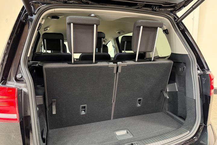 Sort VW Touran fra 2019
