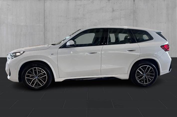 Hvid BMW iX1 fra 2024
