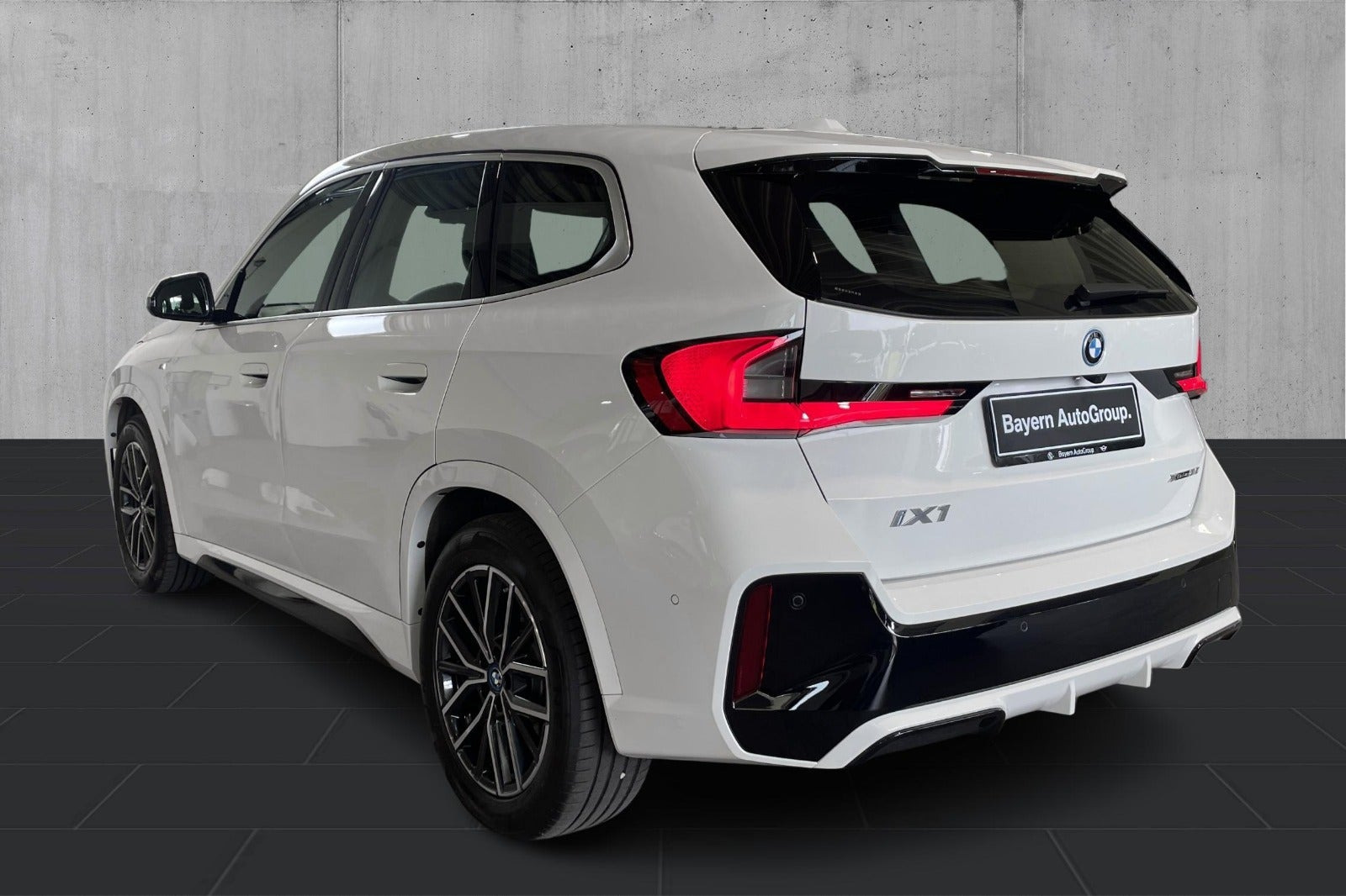 Hvid BMW iX1 fra 2023