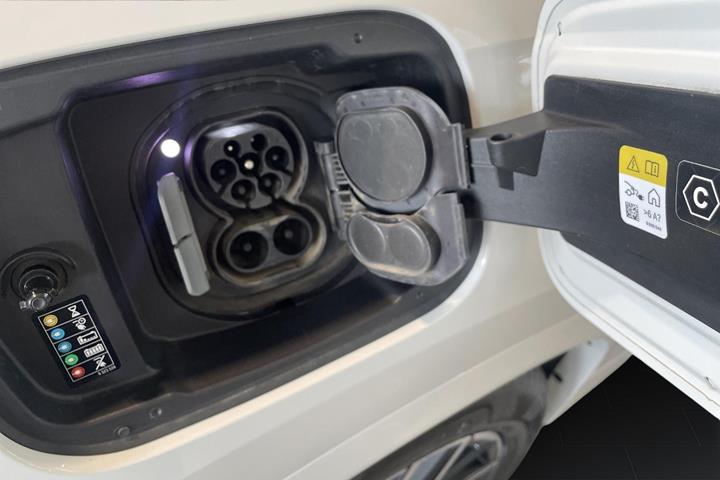 Hvid BMW iX1 fra 2023