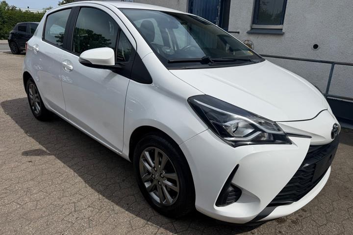 Hvid Toyota Yaris fra 2018