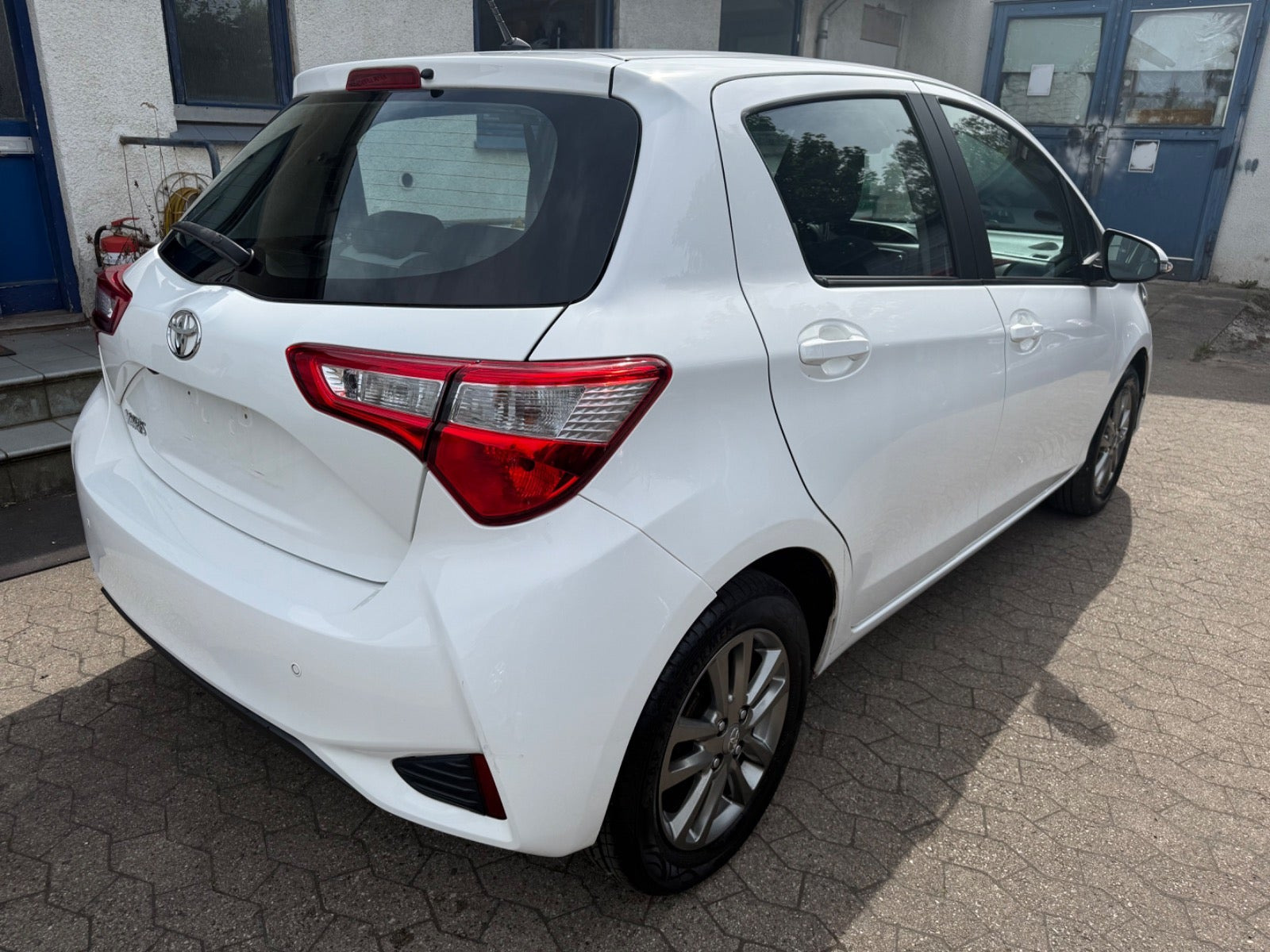 Hvid Toyota Yaris fra 2018