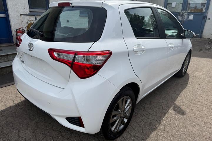 Hvid Toyota Yaris fra 2018