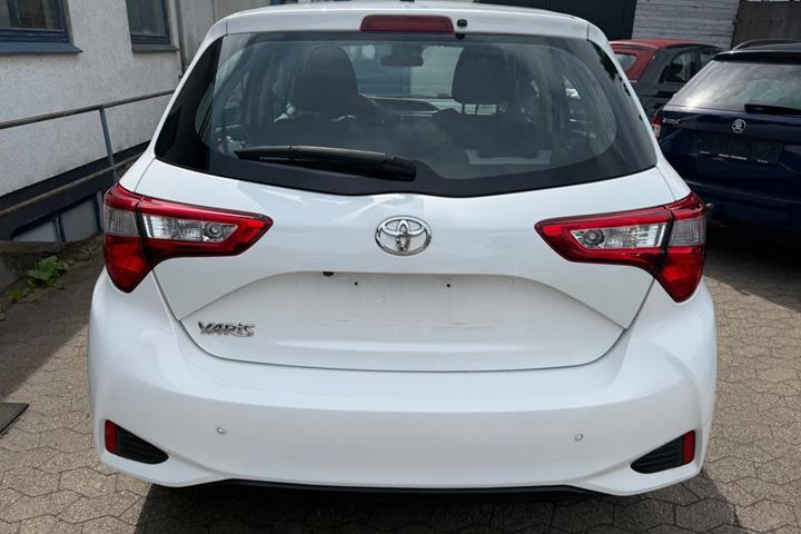 Hvid Toyota Yaris fra 2018