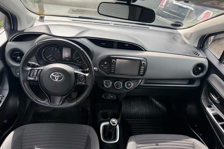 Hvid Toyota Yaris fra 2018