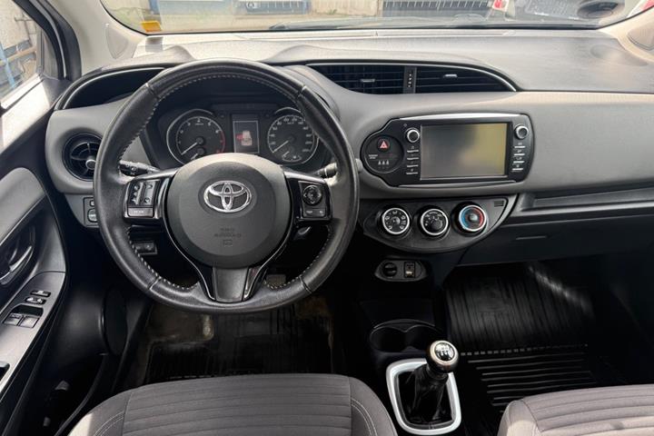 Hvid Toyota Yaris fra 2018