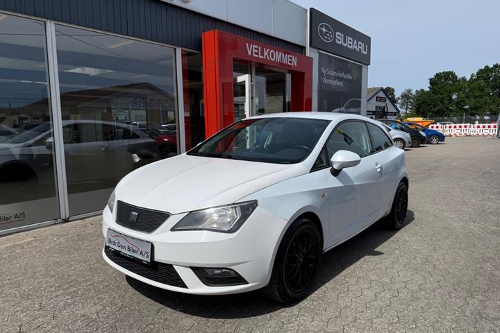 Hvid Seat Ibiza fra 2013 set udefra