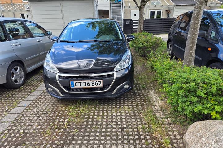 Sort Peugeot 208 fra 2019