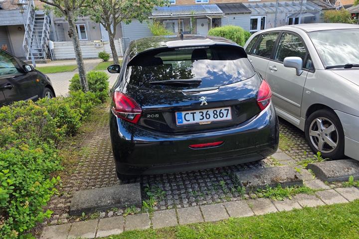 Sort Peugeot 208 fra 2019