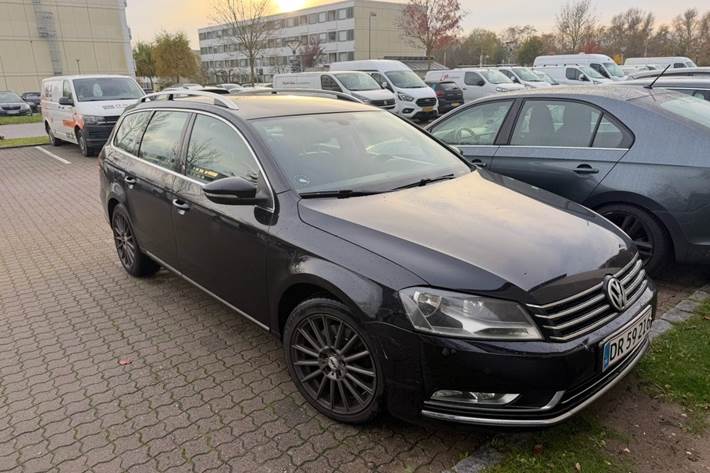 Sort VW Passat fra 2013