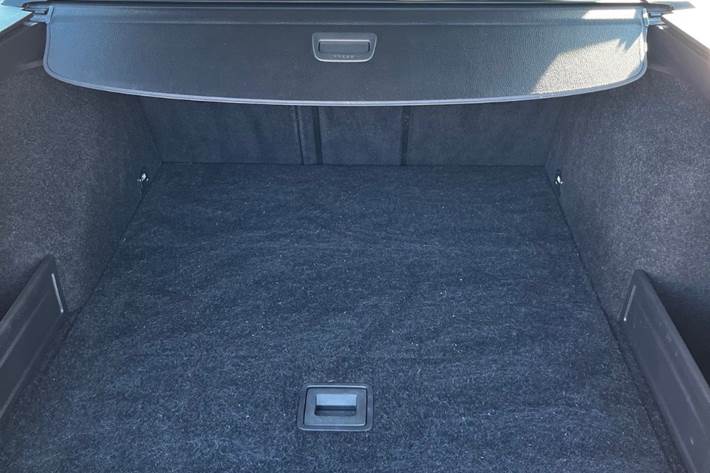 Sort VW Passat fra 2013