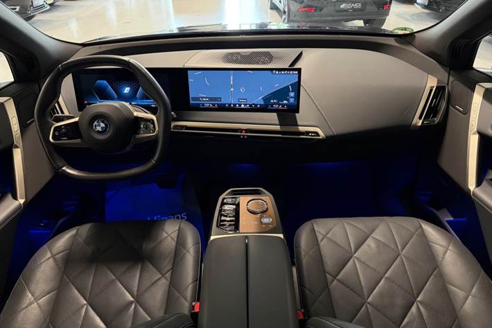 Sort BMW iX fra 2023