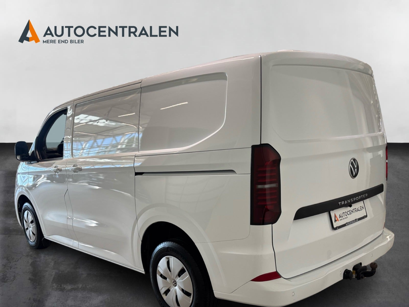 Hvid VW Transporter fra 2025